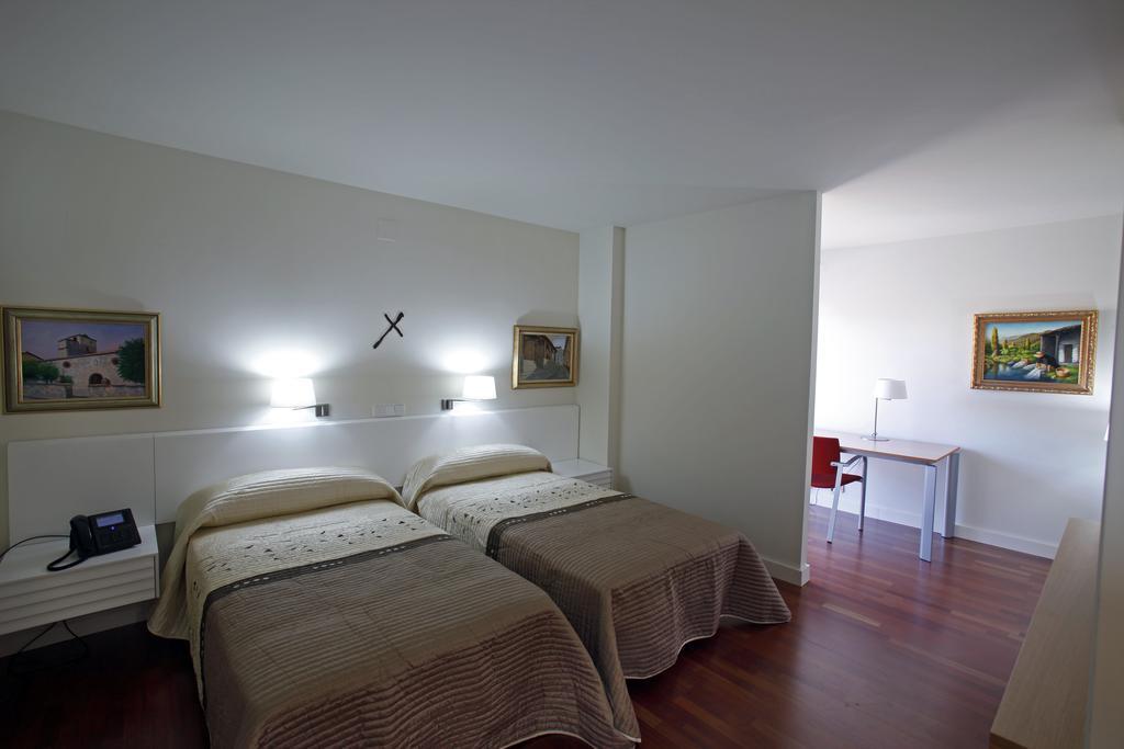 Posada San Juan De La Cruz Fontiveros Szoba fotó